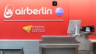 Symbolbild: Ein unbesetzter Schalter der Air Berlin, aufgenommen am 13.09.2017 in München (Bayern) am Flughafen. (Quelle: dpa/Tobias Hase)