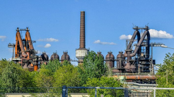 Der Hochofen und das Hüttenwerk der Firma Arcelor Mittal in Eisenhüttenstadt (Bild: dpa/Schoening)