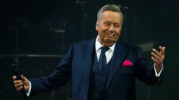 Roland Kaiser live auf "Perspektiven - Meine große Geburtstagstournee 2022/2023" in der Berliner Mercedes-Benz-Arena.(Quelle:dpa/B.Kriemann)