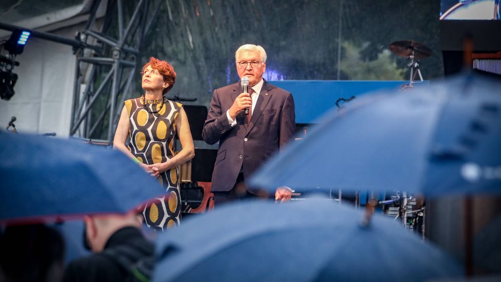 Bürgerfest des Bundespräsidenten wurde wegen einer Unwetterwarnung abgebrochen. (Quelle: imago images/Rüdiger Wölk)
