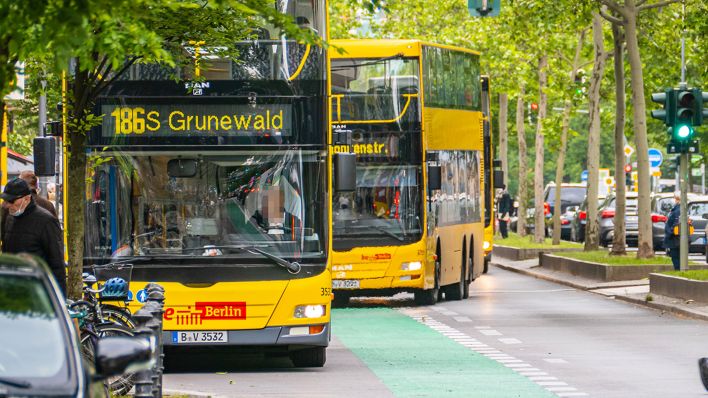 Symbolbild: BVG Autobus 186 S-Bahnhof Grunewald (Quelle: imago/Stefan Zeitz)