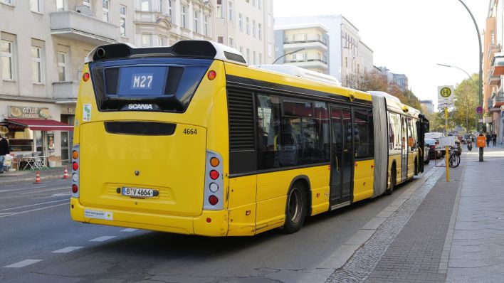 Bus M27 in Berlin Moabit (Bild: imago images/STPP)