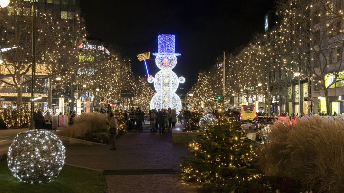 Symbolbild: Weihnachtsbeleuchtung in der Tauentzienstrasse (Quelle:imago/Reiner Zensen)am 20.12.2021