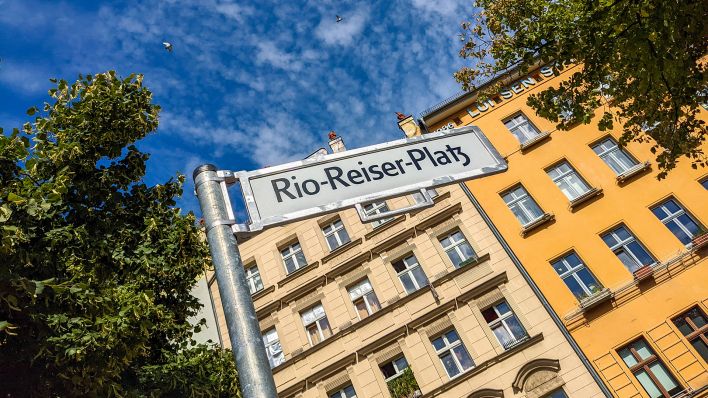 Der Heinrichplatz in Berlin Kreuzberg wurde am 21. August 2022 in Rio-Reiser-Platz umbenannt. (Quelle: imago images/Ralf Pollack)