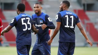 (v.l.) Deyovaisio Zeefuik, Kevin Prince Boateng und Myziane Maolida von Hertha BSC freuen sich gemeinsam (imago images/Contrast)