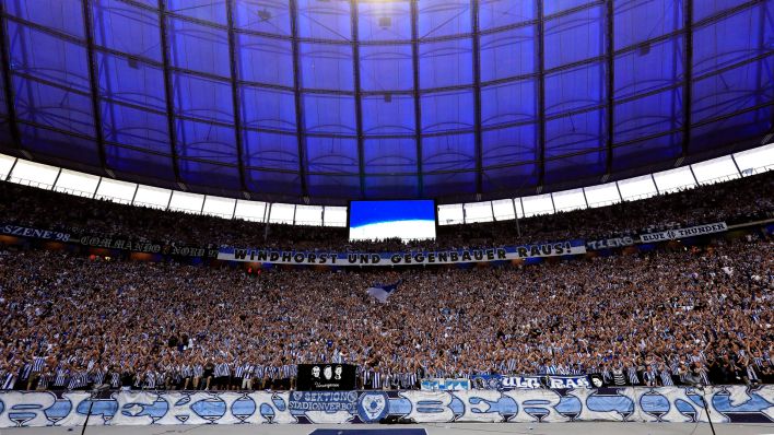 Die vollbesetzte Ostkurve im Berliner Olympiastadion. (Bild: IMAGO / Laci Perenyi)