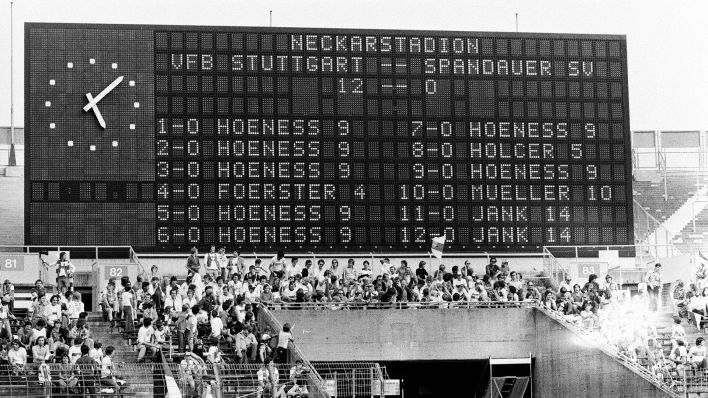 Herbe Pleite für den Spandauer SV: Im DFB-Pokal geht das Team 1978 in Stuttgart unter. Quelle: imago images/Sportfoto Rudel
