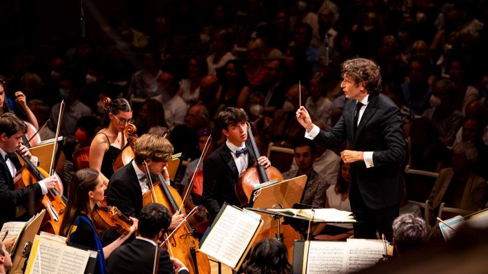 Das European Union Youth Orchestra unter der Leitung des spanischen Dirigenten Gustavo Gimeno. (Quelle:Guido Werner)