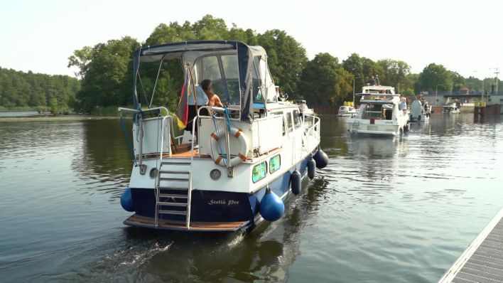 Boote auf Oder-Spree Kanal können nach Öffnung der Schleusen weiterfahren (Quelle: rbb)