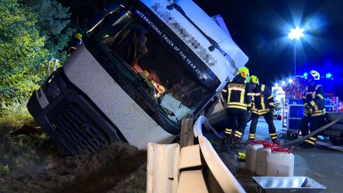 Schwerer Unfall auf der A10 bei Genshagen am Donnerstagabend. (Quelle: NonstopNews/Fred Müller)