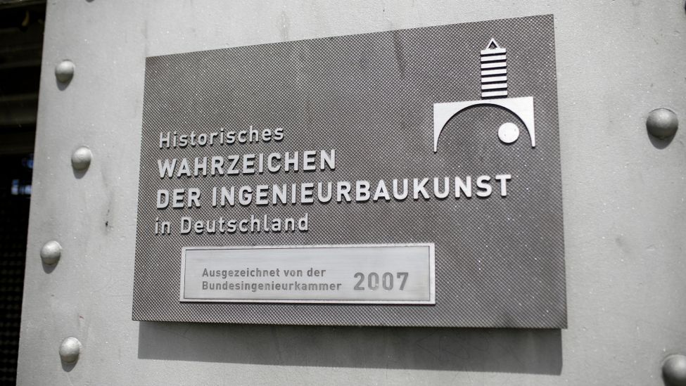 Archivbild: Das Bauwerk ist ein geschuetztes Industriedenkmal und ist ein historisches Wahrzeichen der Ingenieurbaukunst in Deutschland (Quelle: dpa/Thomas Imo)