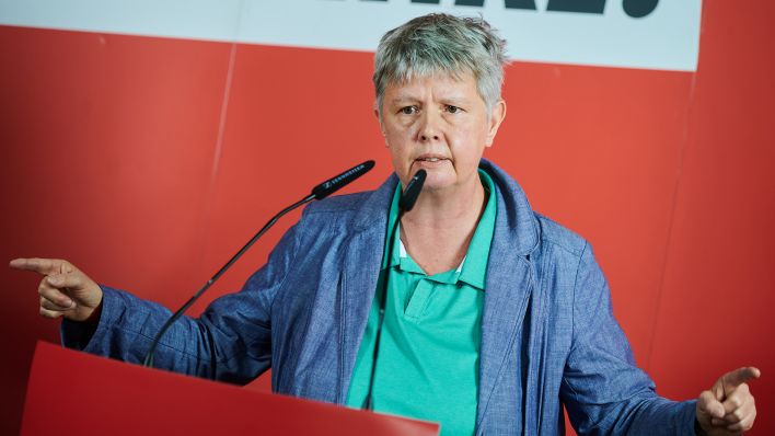 Katina Schubert, Landesvorsitzende der Partei Die Linke in Berlin, spricht auf einem digitalen Parteitag ihrer Partei