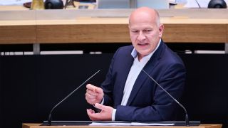 Archivbild: Kai Wegner, CDU-Fraktionsvorsitzender im Abgeordnetenhaus, spricht am 23.06.2022 in der Plenarsitzung im Berliner Abgeordnetenhaus. (Quelle: dpa/Annette Riedl) Archivbild: Kai Wegner, CDU-Fraktionsvorsitzender im Abgeordnetenhaus, spricht am 23.06.2022 in der Plenarsitzung im Berliner Abgeordnetenhaus. (Quelle: dpa/Annette Riedl)