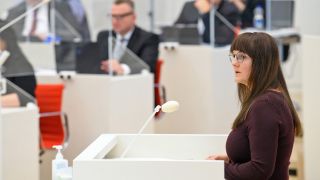 Katrin Lange (SPD), Brandenburger Ministerin der Finanzen und für Europa, spricht während einer Sitzung des Brandenburger Landtages.(Quelle:dpa/S.Stache)