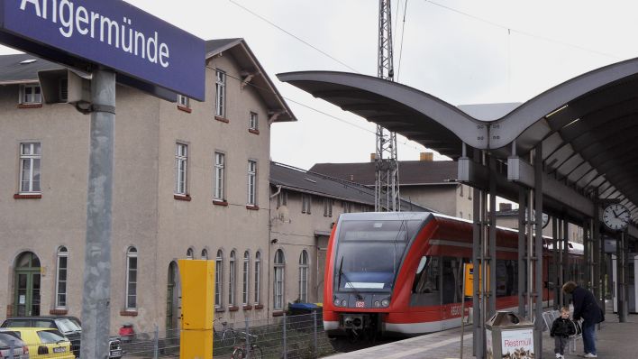 Archivbild: Der Bahnhof Angermünde. (Quelle: dpa/B. Settnik)