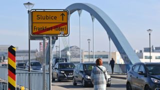 Der deutsch-polnische Grenzübergang Stadtbrücke in Frankfurt (Oder). (Quelle: dpa/Patrick Pleul)