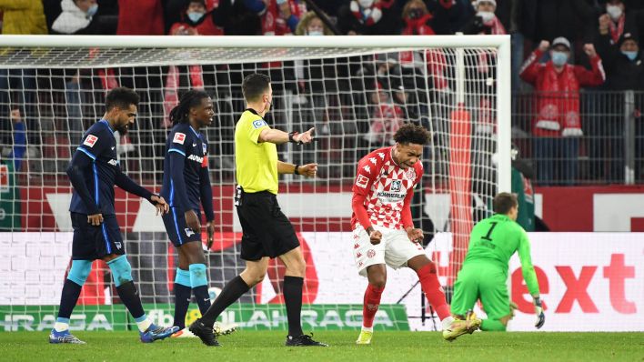 Jean-Paul Boetius - damals noch im Trikot von Mainz - bejubelt sein Tor gegen Hertha BSC am 16. Spieltag der Saison 21/22 (imago images/Matthias Koch)