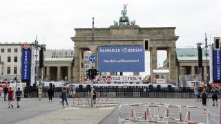 Fanmeile am Brandenburger Tor zur WM 2018 (Bild: imago images/Bernd Friedel)
