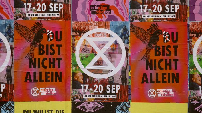 Plakatierung der Aktivisten von Extinction Rebellion - Herbst Rebellion Berlin 2022 (Quelle: IMAGO/Müller-Stauffenberg)