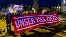 Eine Demonstration im Cottbuser Schillerpark am 03.10.2022 (Quelle: dpa/Frank Hammerschmidt)