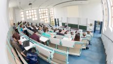 Studierende nehmen an einer Vorlesung an der Freien Universität Berlin teil (Quelle: dpa/Karo Kraemer)