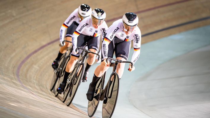 Emma Hinze, Lea Friedrich und Pauline Grabosch bei der Bahnrad-WM in Frankreich (Bild: IMAGO/frontalvision.com)