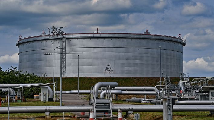Ein Tanklager für Rohöl der PCK-Raffinerie GmbH.(Quelle:dpa/P.Pleul)
