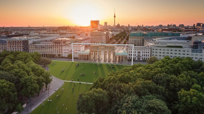 Visualisierung für die EM im Sommer 2024 in Berlin: Brandenburger Tor wird Fußballtor (Quelle: Kulturprojekte Berlin)