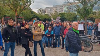 Mehrere Demonstrierende in Brandenburg an der Havel.(Quelle:Lisa Steger/rbb)