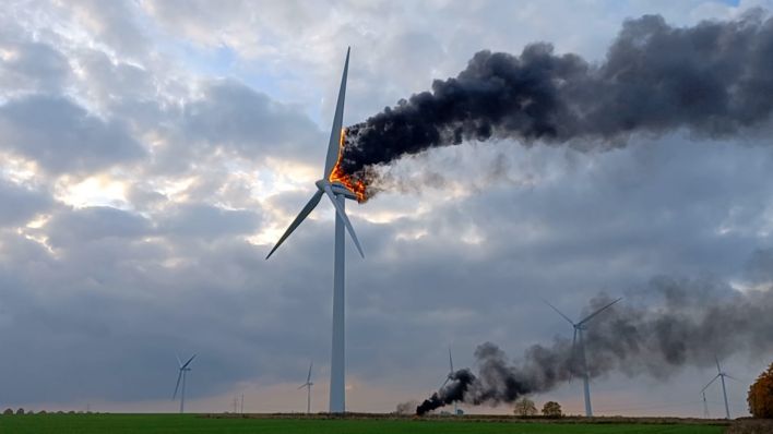 Windkraftanlage brennt in Freyenstein (Quelle: NonstopNews)