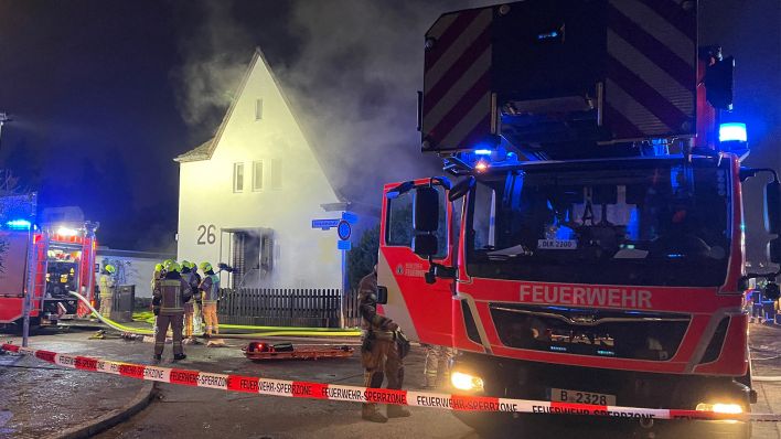 Brand in einem Einfamilienhaus in Berlin Tegel am 22.11.2022. (Quelle: Morris Pudwell)