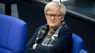 Archivbild: Renate Künast im Portrait bei der Fragestunde während der 162. Sitzung des Deutschen Bundestag in Berlin (Quelle: dpa/Jens Krick)