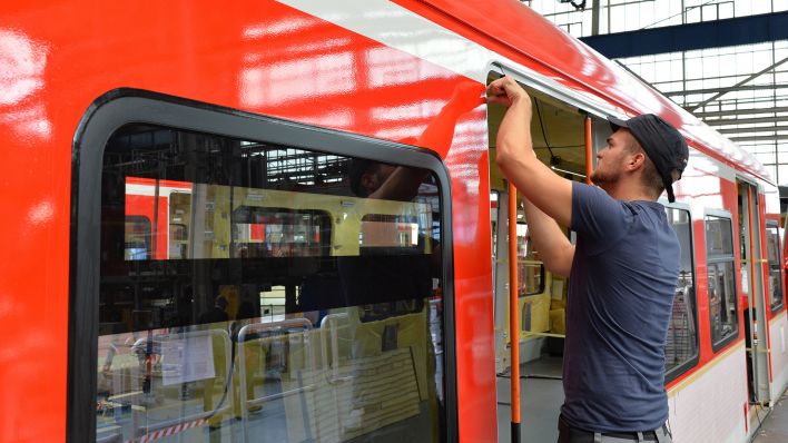 Vertrag unterzeichnet: S-Bahn Hamburg bestellt bei Alstom weitere 64 S-Bahnen
