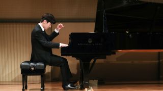 Archivbild: Pianist Cho Seong-Jin spielt am 03.09.2021 in Seoul. (Quelle: dpa/Yonhap)