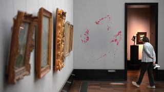 Alte Nationalgalerie: Eine Frau hatte vor einigen Tagen das verglaste Gemälde «Clown» mit einer Flüssigkeit beworfen (Quelle: dpa/Soeren Stache)