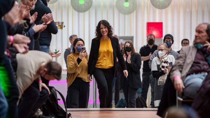 Die Spitzenkandidatin von Bündnis 90/Die Grünen für die anstehende Wahl zum Berliner Abgeordnetenhaus, Bettina Jarasch, kommt zur Sitzung des Landesausschusses ihrer Partei. (Quelle: dpa/P. Zinken)