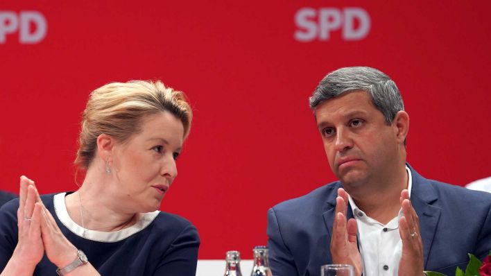 Franziska Giffey (SPD), Regierende Bürgermeisterin von Berlin, und Raed Saleh (SPD), Fraktions- und Landesvorsitzender. (Archiv-Foto: Jörg Carstensen/dpa)