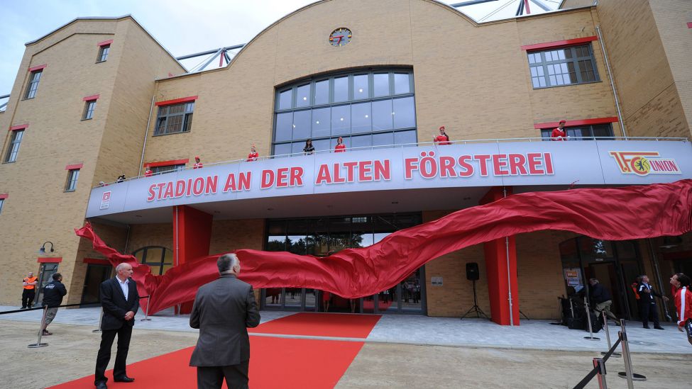 Die Eröffnung der Haupttribüne des Stadions an der Alten Försterei (imago images/Matthias Koch)