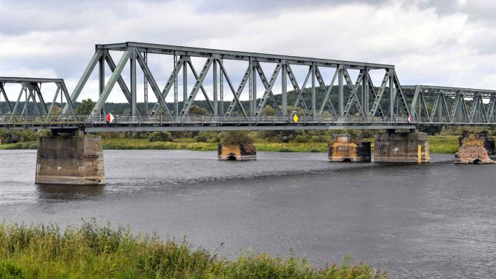 Die Europabrücke über den deutsch-polnischen Grenzfluss Oder nahe Neurüdnitz im Oderbruch. (Archivfoto: Patrick Pleul/dpa)