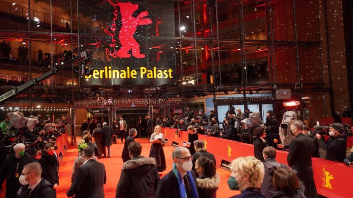 Nancy Faeser (SPD, M), Bundesinnenministerin, kommt zu der Eröffnungsveranstaltung der 72. Berlinale Internationalen Filmfestspiele. (Quelle: dpa/Jörg Carstensen)