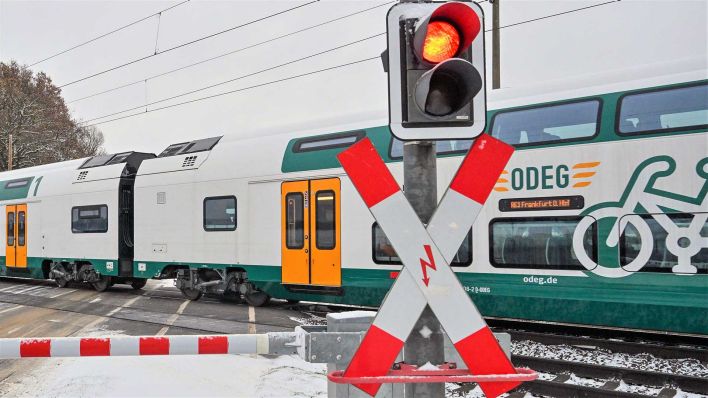 Der Regionalexpress RE1 der Ostdeutschen Eisenbahngesellschaft (Odeg) ist in Richtung Frankfurt (Oder) unterwegs. Seit dem 11.12.2022 ist in Berlin und Brandenburg ein neuer Fahrplan für den Regionalverkehr in Kraft getreten. (Foto: Patrick Pleul/dpa)