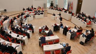 Die Brandenburger Abgeordneten während einer Landtagssitzung Mitte Dezember 2022