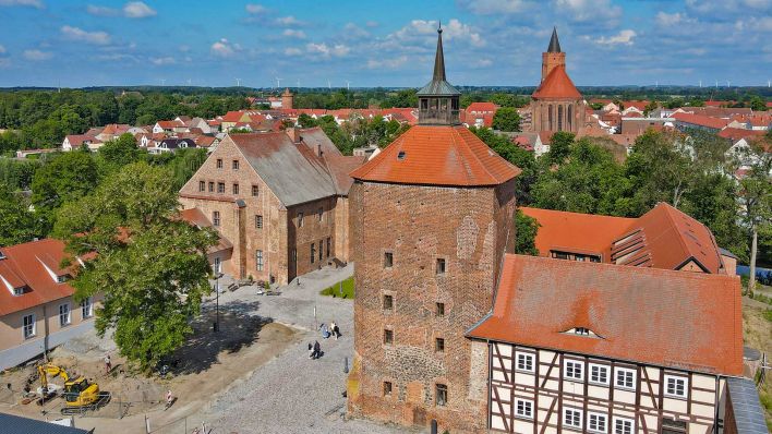 Archivbild:Luftaufnahme der Burg Beeskow am 02.06.2022.(Quelle:dpa/P.Pleul)