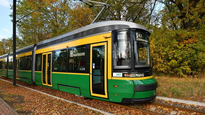 Schöneiche bei Berlin: Tramgleise blockiert - Täter greifen Straßenbahnfahrer an