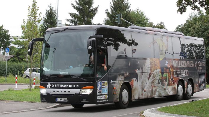 Der Mannschaftsbus der Füchse Berlin (imago images/Eibner)