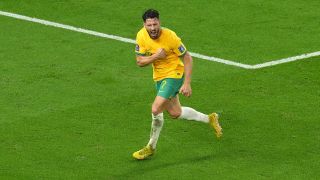 Der australische Nationalspieler Mathew Leckie bejubelt seinen Siegtreffer gegen Dänemark bei der WM 2022 (imago images/PA Images)