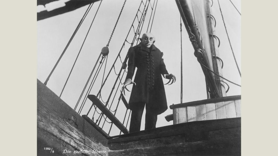 Aushangfotografie für Nosferatu, der an Deck erscheint, 1921.(Quelle:Deutsche Kinemathek – Museum für Film und Fernsehen, Fotoarchiv)