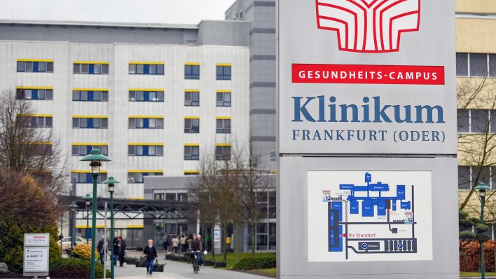 Symbolbild: Das Gelände des Klinikums Frankfurt (Oder) (Quelle: dpa/Patrick Pleul)
