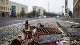 Symbolbild: In Berlin wurde letzte zwei Jahre aufgrund der Corona-Pandemie deutlich weniger Feuerwerk gezündet (Quelle: dpa/Christophe Gateau)