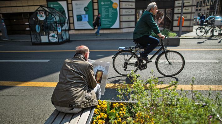 Radfahrer am 02. Mai 2022 auf der Friedrichstrasse in Berlin. (Quelle: dpa/Rainer Keuenhof)